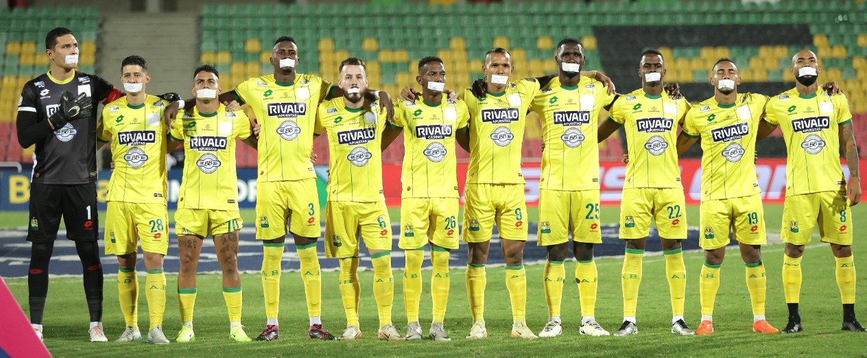 Sancionan a 11 jugadores del Bucaramanga por protestar tapándose la boca durante partido