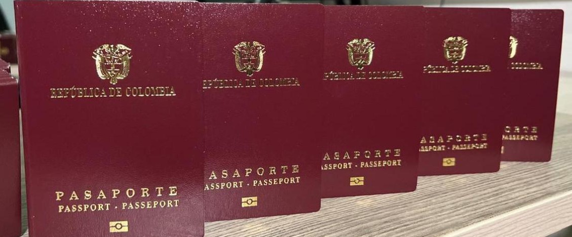 Contraloría advierte inminente crisis en la expedición de pasaportes en Colombia