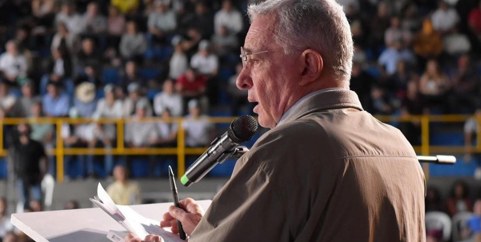 Uribe, inhabilitado por 8 años para ejercer cargos públicos tras condena por soborno y fraude