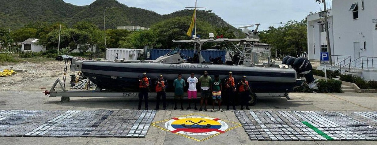 Armada incauta casi dos toneladas de cocaína en el Caribe: duro golpe al narcotráfico internacional