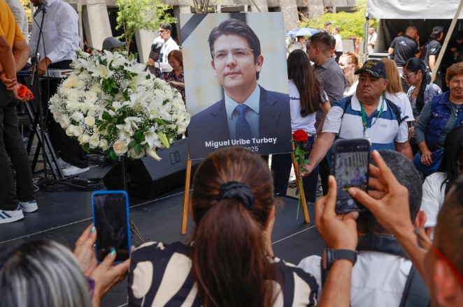 Colombia despide a Miguel Uribe Turbay con homenajes en las principales capitales