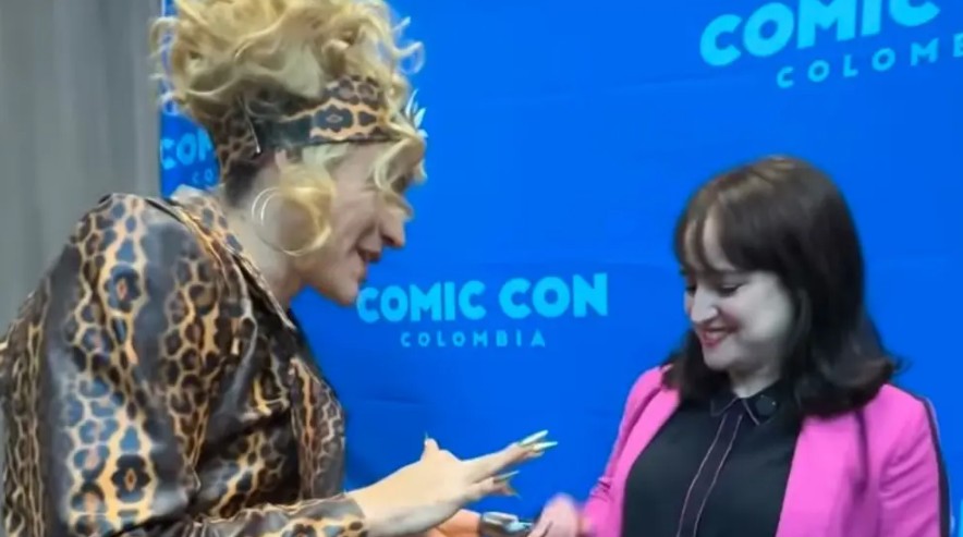 Influencer colombiano sorprende a ‘Matilda’ con ingenioso cosplay: Así fue la reacción de Mara Wilson