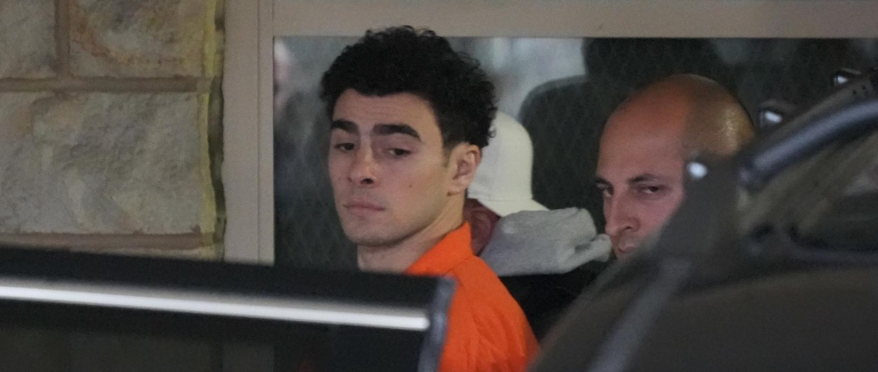 Mangione aceptó traslado a Nueva York para enfrentar cargos de asesinato