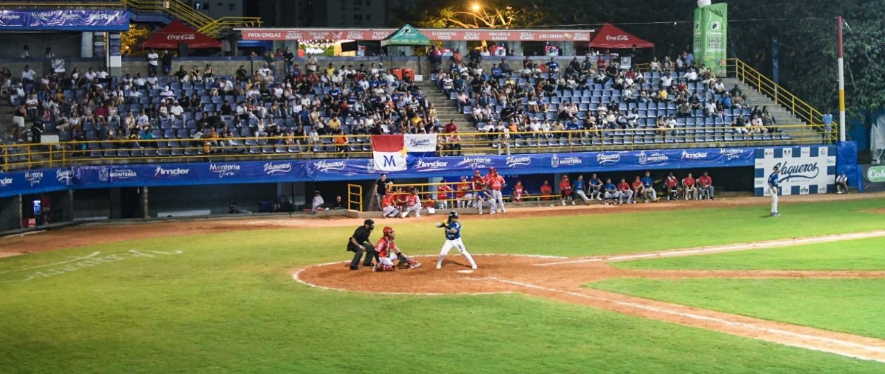 Escándalo en Montería: jugadores de Tigres se enfrentan con aficionados de Vaqueros
