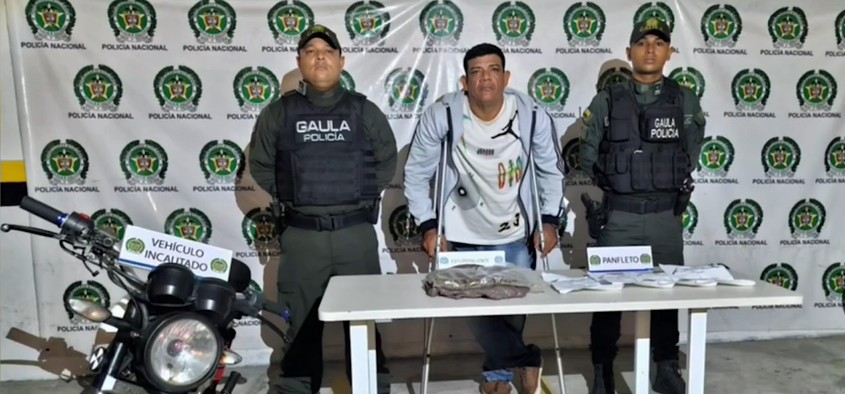 Capturan a hombre en muletas acusado de extorsionar a nombre de ‘Los Pepes’ en Barranquilla