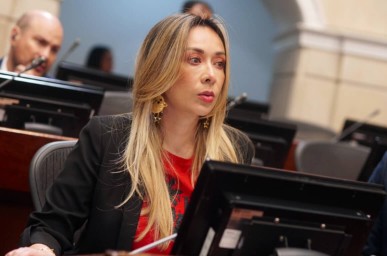 Katherine Miranda admite uso de la palabra 