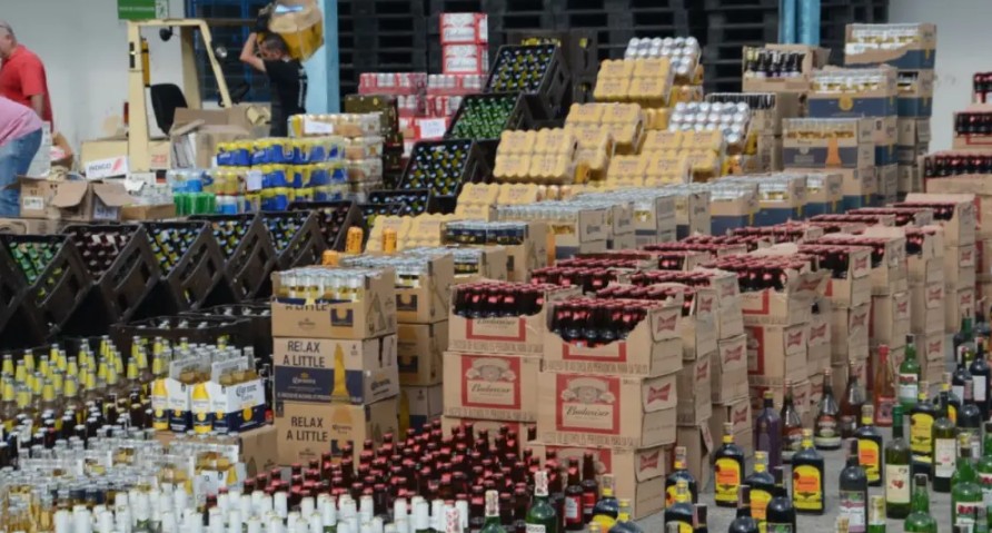 Destruyen más de 32.000 unidades de licor adulterado y cigarrillos de contrabando en Tolima