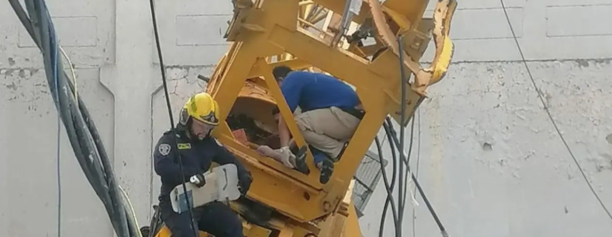 Fallece uno de los obreros heridos tras el colapso de una grúa en Cartagena