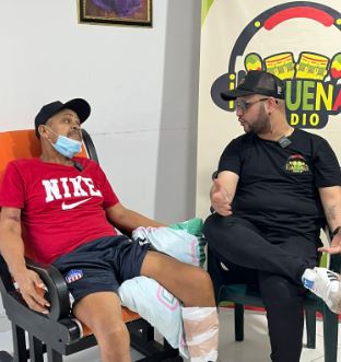Donan silla de ruedas a Fidel Avendaño en Barranquilla como parte de una gestión social