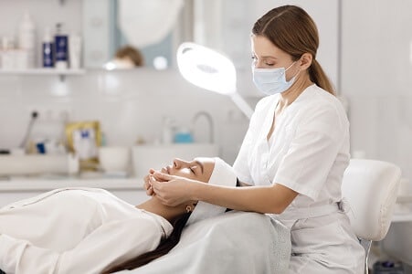 100 Becas para estudiar Cosmetología y Estética Integral en Barranquilla