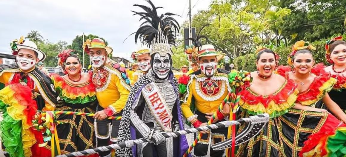 Los Garabatos del Carnaval de Barranquilla izan sus banderas este sábado