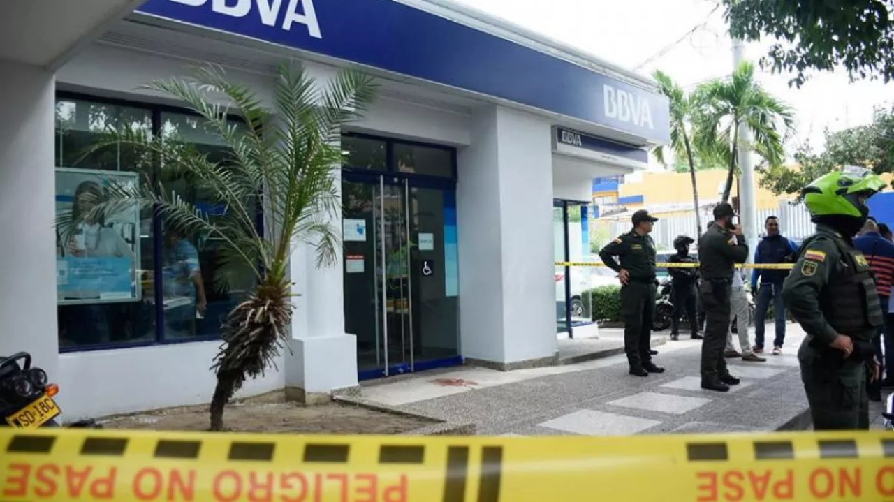 Violento asalto a mano armada sacude sucursal del BBVA en Gran Boulevard, Barranquilla