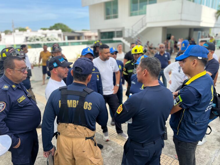 Bomberos de Barranquilla desmienten demora en atención de incendio en edificio Flores del Recreo
